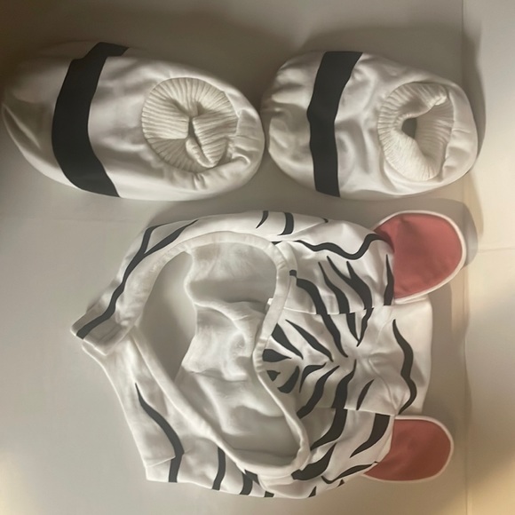 White Tiger 🐯 size 4/5 Toddler used condition unisex! - Picture 4 of 7